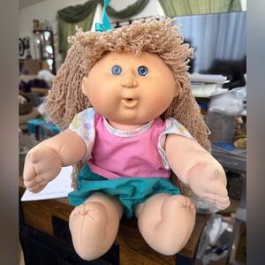 Vintage Cabbage Patch Kid “Crimp ‘n Curl“ Doll 1990 Hasbro First Edition